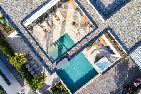 Krk, Linardići - Luksuzna vila s pogledom na more, infinity bazenom i saunom 350m2