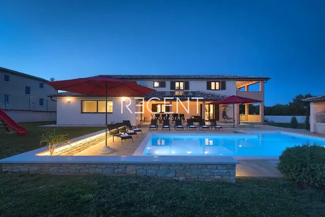 Istra, Tinjan – Prekrasna moderna vila s bazenom 260 m2