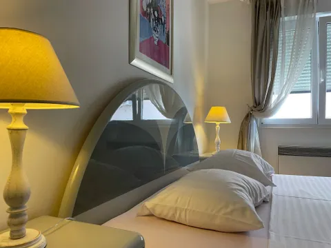 Split, Žnjan - Dvosobni stan sa loggiom i pogledom na more 100 m2