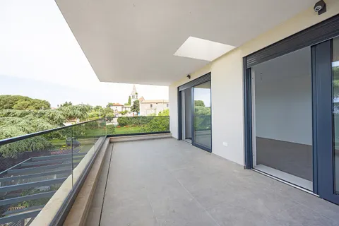 Istra, Tar - Ekskluzivan penthouse s krovnom terasom u novogradnji 130 m2