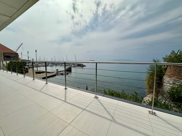 Rijeka - Moderna vila prvi red do mora 600 m2