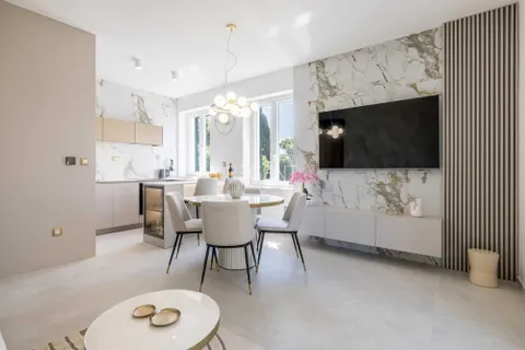 Split, Bačvice – luksuzni dvosobni stan 64m2 najam