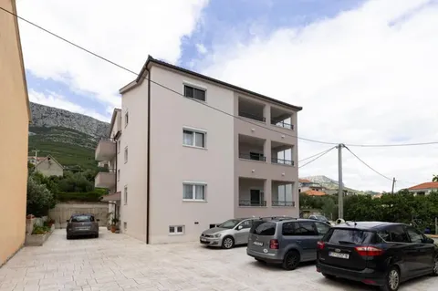 Trogir, Seget Donji - Trosoban stan s pogledom na more 113 m2