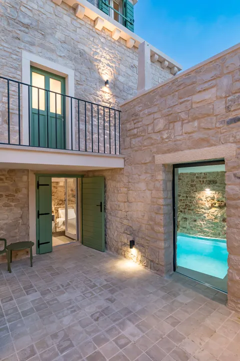 Brač, Pučišća - Prekrasna kamena vila 120 m2