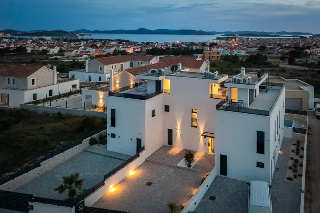 Šibenik, Vodice - Luksuzna vila na Jadranskoj obali