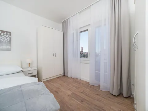 Trogir, centar - Jednosoban stan sa prekrasnim pogledom i loggiom 63 m2
