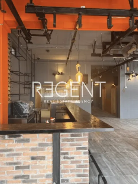 Trogir - Stambeno poslovna zgrada 1380 m2 s pripadajućim zemljištem na izvrsnoj lokaciji