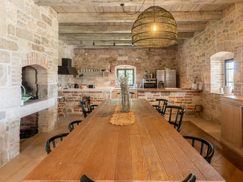 Zadar, Murvica – Prekrasna kamena vila s teniskim terenom na parceli 7800 m2