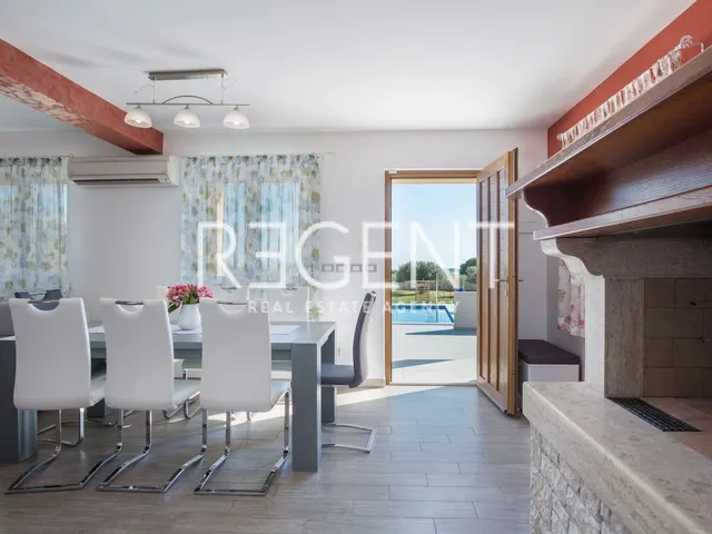 Istra, Fažana- Vila s bazenom 180 m2