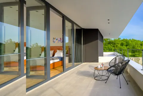 Istra, Grožnjan - Luksuzna dizajnerska vila 682 m2 novogradnja