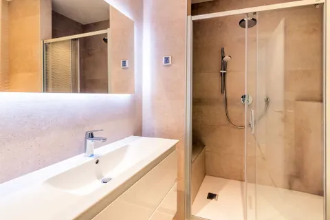 Zagreb, VMD Heinzleova – Četverosoban penthouse 128 m² s loggiom