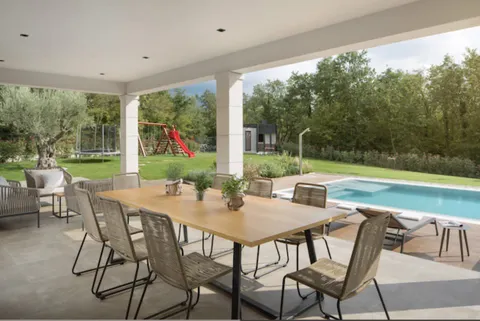 Istra, Višnjan – Vila 250 m2 na parceli od 1659 m2 top lokacija