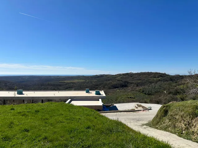 Istra, Krasica - Građevinsko zemljište s građevinskom dozvolom 1004 m2