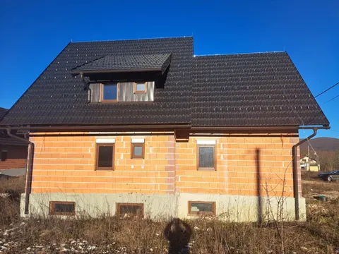 Plitvice, Jezerca - Zemljište s tri kuće visoki rou bau 3026 m2