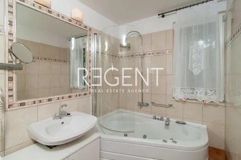 Brač, Mirca - Vila s bazenom uz more 330m2