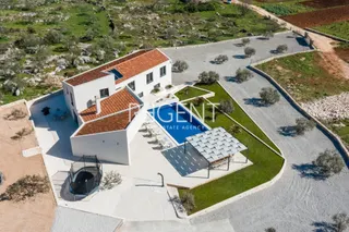 Trogir, Marina- luksuzna vila u mirnom okruženju, 6900m2