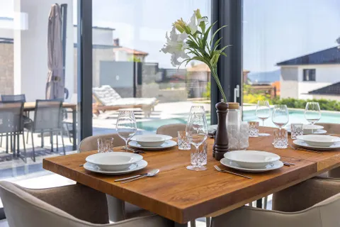 Krk, Linardići - Moderna luksuzna vila s infinity bazenom i pogledom na more 200m2