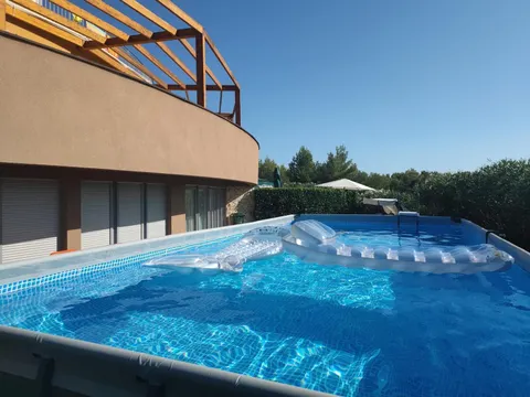 Šibenik, Podsolarsko - Dvosoban stan s vrtom 91 m2