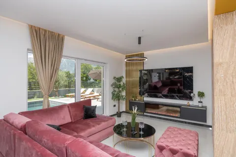 Makarska, Zagvozd - Luksuzna vila s bazenom 270 m2