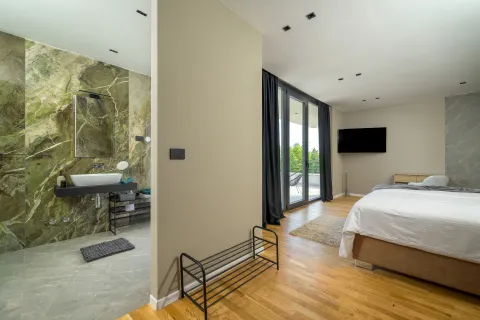 Istra, Grožnjan - Luksuzna dizajnerska vila 682 m2 novogradnja