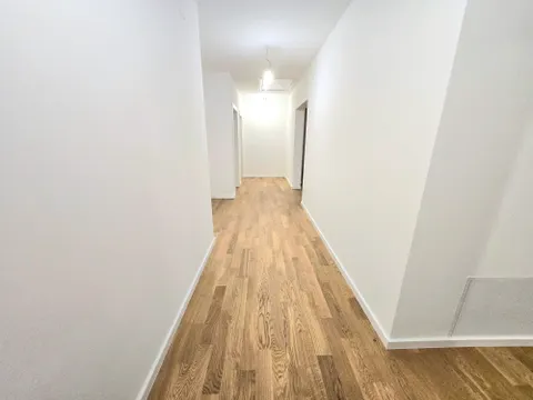 Sveta Nedelja, Kerestinec- Trosoban stan 100 m2