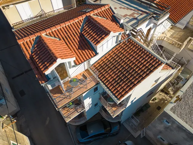 Makarska, Centar - Apartmanska kuća u blizini centra bruto površine 186 m2