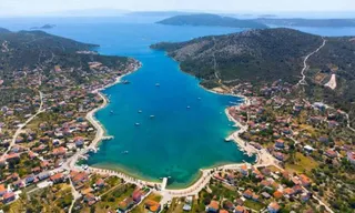 Trogir, Vinišće - Poljoprivredno zemljište prvi red uz more 4245 m2