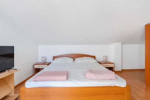 Makarska, Centar - Apartmanska kuća u blizini centra bruto površine 186 m2
