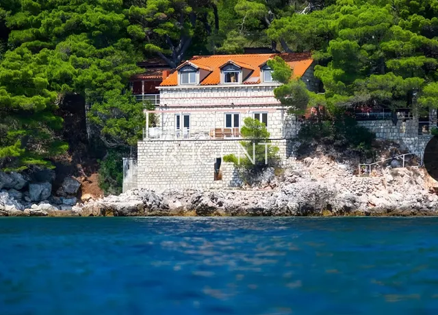 Dubrovnik – Jedinstvena kamena kuća prvi red do mora