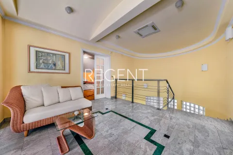 Zagreb, Maksimir – Prekrasna obiteljska vila s bazenom 600 m2