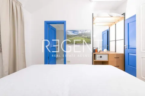 Hvar- kamena vila unikatnog dizajna 250m2