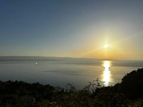 Omiš - Građevinsko zemljište s projektom luksuzne vile s bazenom 664 m2