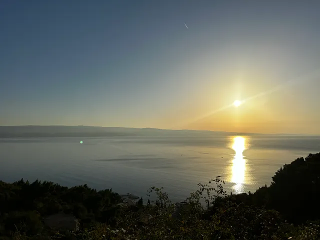 Omiš - Građevinsko zemljište s projektom luksuzne vile s bazenom 664 m2