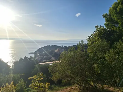 Podgora - Građevinsko zemljište s pogledom na more 950 m2