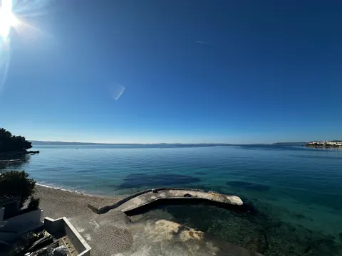 Split, Podstrana - Luksuzan dvoetažni stan prvi red uz more, 200 m2