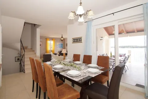 Otok Korčula - Prekrasna zapanjujuća vila uz more 312 m2