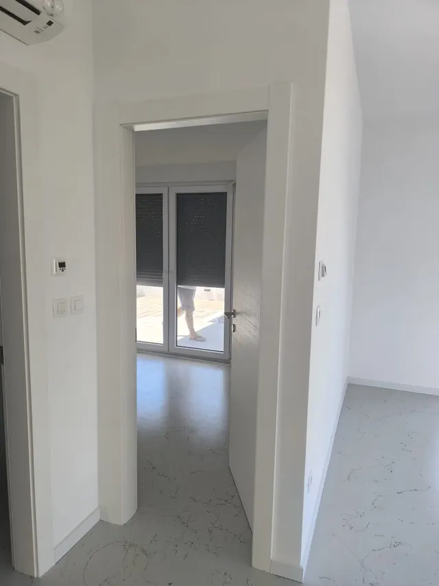 Trogir, Okrug Gornji - Dvosoban stan s bazenom 56 m2, novogradnja