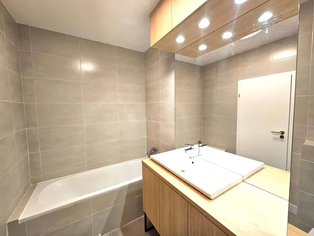 Zagreb, Pantovčak - Luksuzan četverosoban stan s terasom 166 m2 + garaža , prvi najam