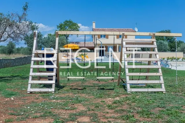 Istra, Fažana- Vila s bazenom 180 m2
