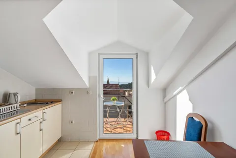 Makarska, Centar - Apartmanska kuća u blizini centra bruto površine 186 m2