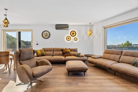 Split, Strožanac - Moderna vila s pogledom na more, bazenom i pomoćnim objektom 50 m2