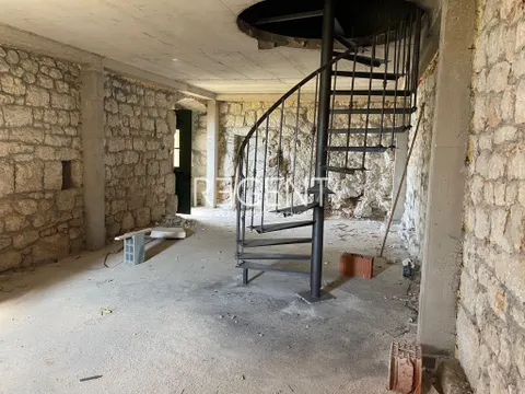 Split, Podstrana- Kamena kuća s pogledom na more