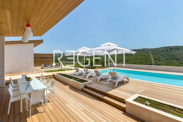 Hvar, Ivan Dolac - imanje u srcu otoka 140 000m2