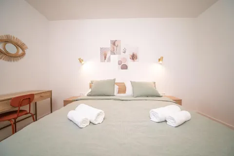 Zadar, Vrsi – trosobni apartmani s bazenom i pogledom na more