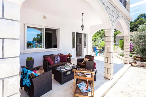 Otok Korčula – Šarmantna vila u uvali s bazenom 460 m2