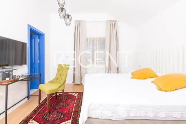 Hvar- kamena vila unikatnog dizajna 250m2