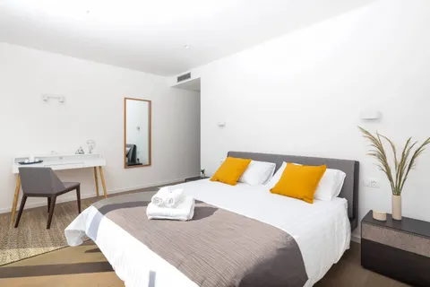 Otok Brač, Milna – Novoizgrađena luksuzna vila od 370m2 s velikim hidromasažnim bazenom