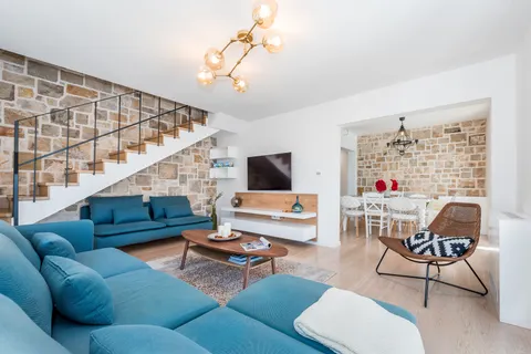 Brač, Milna - Moderna vila prvi red uz more, 264 m2