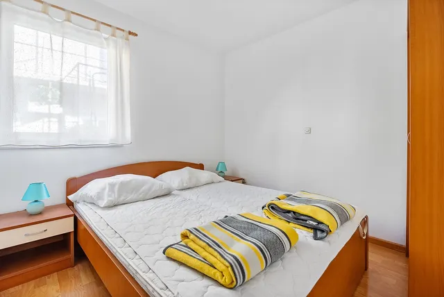 Makarska, Centar - Apartmanska kuća u blizini centra bruto površine 186 m2
