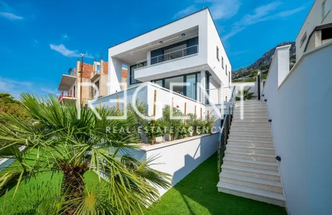 Makarska, Brela - Luksuzna vila s pogledom na more 268 m2